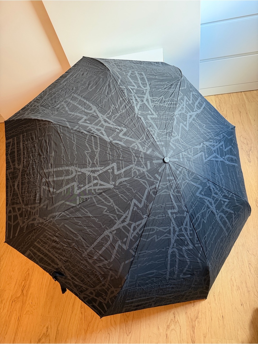 RARE Vintage MAC Cosmetics Corporate Gift Monogram Umbrella (NIB / Deadstock)